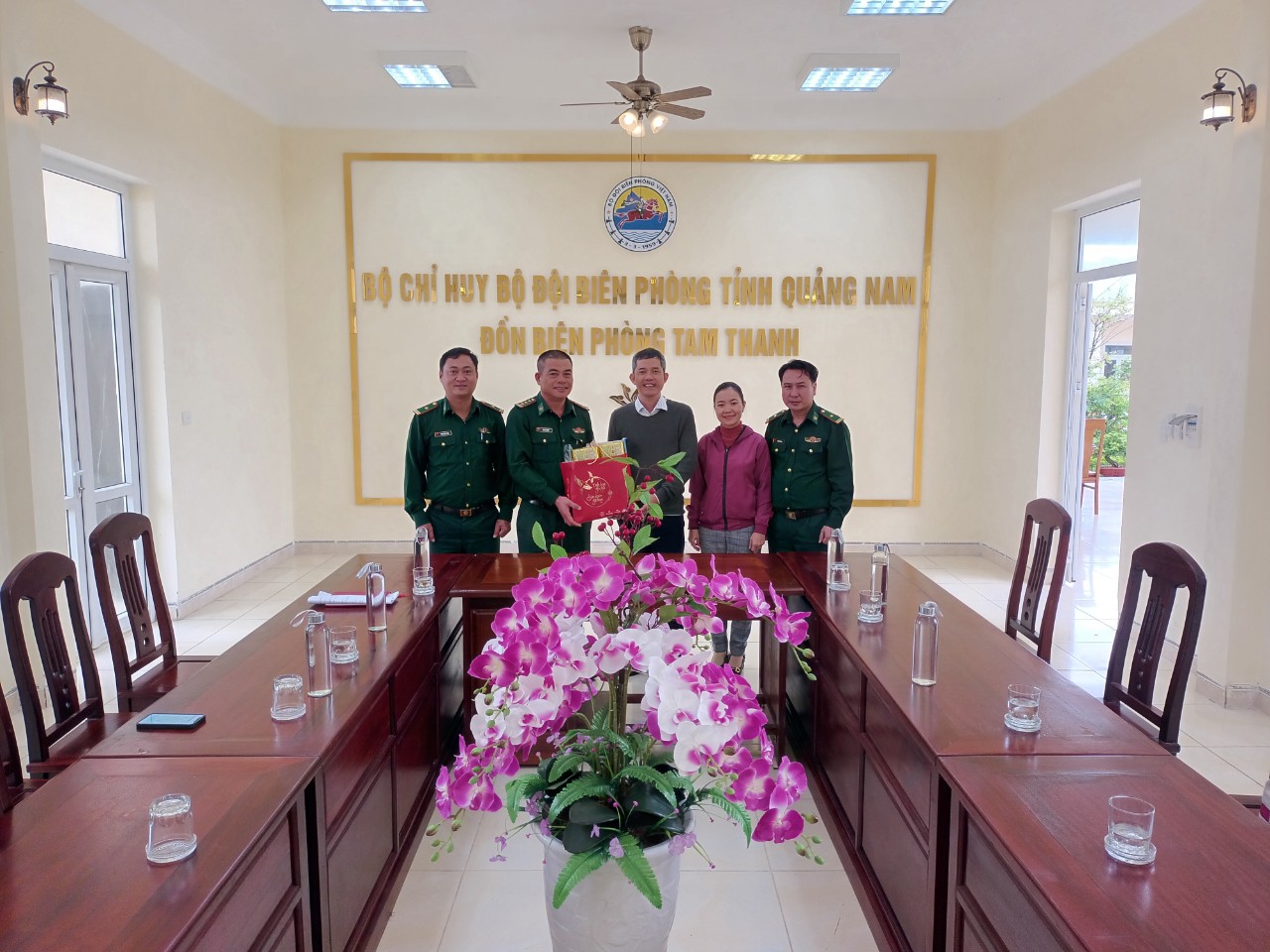 Lãnh đạo Uỷ ban MTTQ Việt Nam thành phố thăm Đồn Biên phòng Tam Thanh