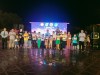 Đồng chí Võ Thanh Cung – TUV, Trưởng phòng VHTT thành phố và lãnh đạo địa phương trao quà cho trẻ em mồ côi và khó khăn trên địa bàn chuẩn bị tựu trường năm học mới 2022-2023.