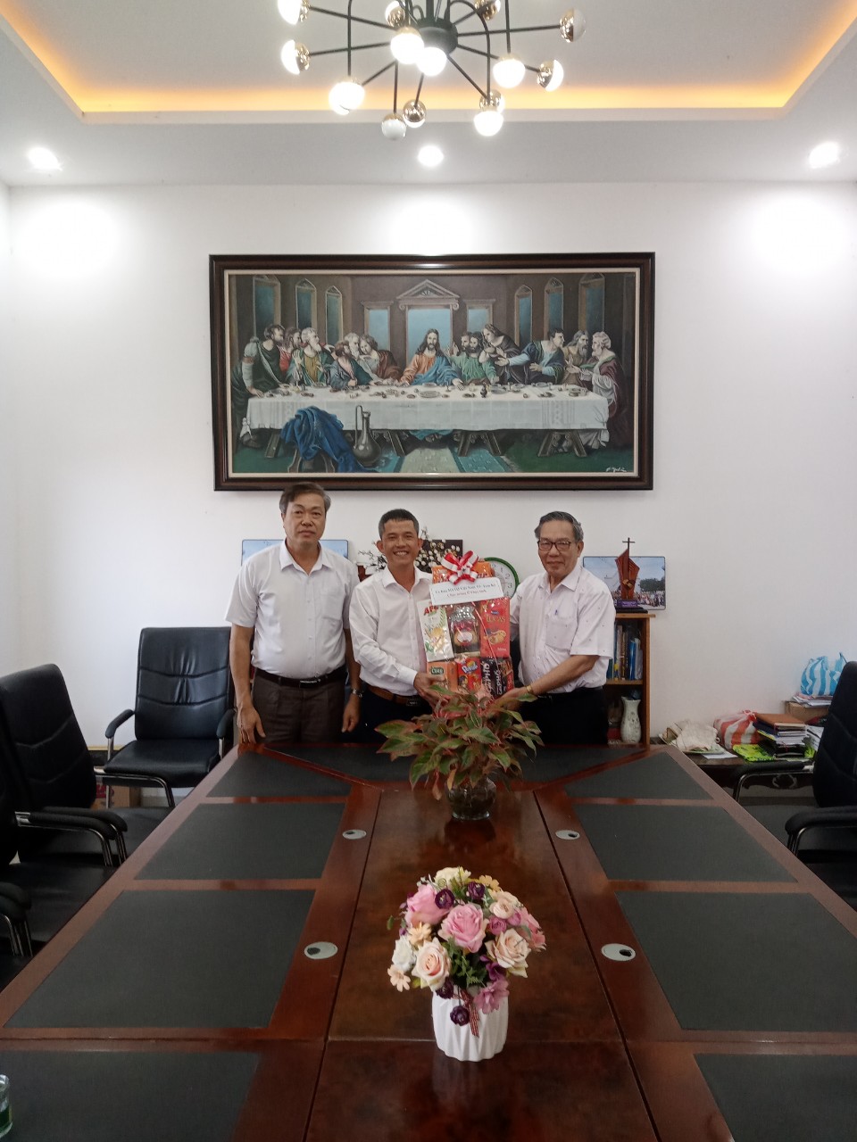 Lãnh đạo Uỷ ban MTTQ Việt Nam thành phố chúc mừng Lế Phục sinh 2023