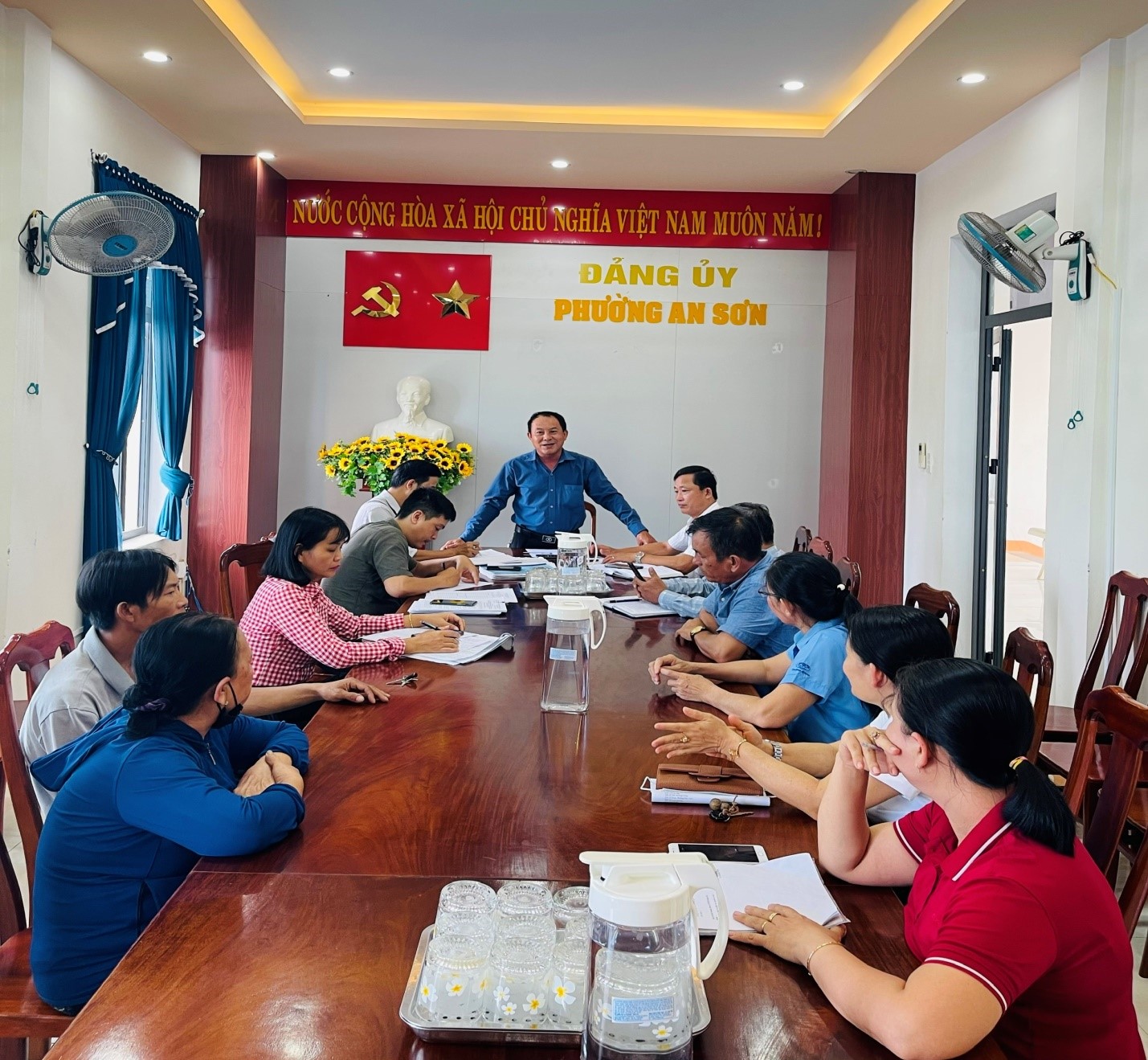Đồng chí Phạm Bá Sang – UV BTV Đảng uỷ – Chủ tịch Ủy ban MTTQ Việt Nam phường An Sơn chủ trì buổi làm việc