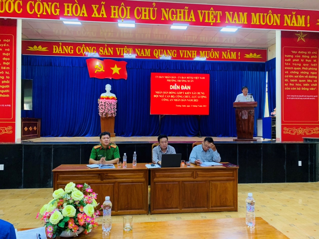 Ông Lê Xuân Long - Bí thư Đảng uỷ phát biểu tại hội nghị