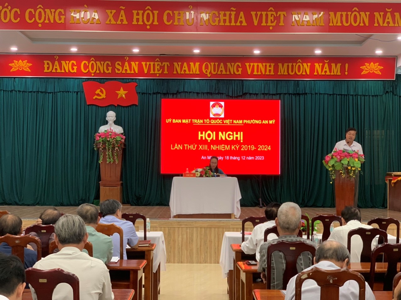 Ông Nguyễn Văn Lương - Phó Chủ tịch UBMTTQ thành phố phát biểu tại Hội nghị