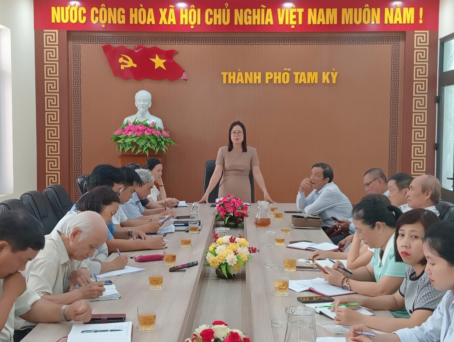 Bà Nguyễn Thị Thu Hiền- Phó Chủ tịch Ủy ban MTTQ Việt Nam thành phố chủ trì Hội nghị